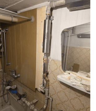Im Keller eingebaute Enthärtungsanlage AQON PURE home plus