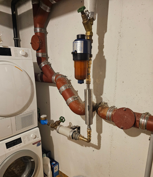 Die eingebaute Enthärtungsanlage AQON PURE home plus