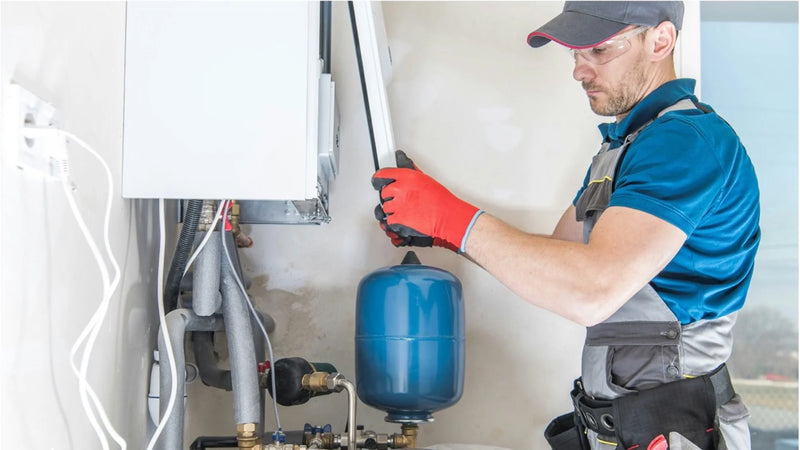 Zur Wasserbehandlungsanlage bietet AQON PURE einen optionalen Einbauservice durch Fachbetriebe an 